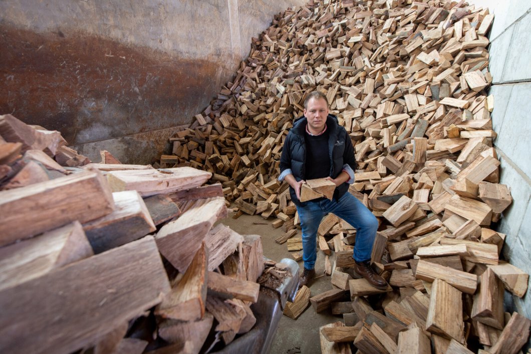 Das Holz, das der Paderborner Händler Andre Westermann noch auf Lager hat, ist bereits komplett verkauft. © Neue Westfälische Niklas Tüns 
